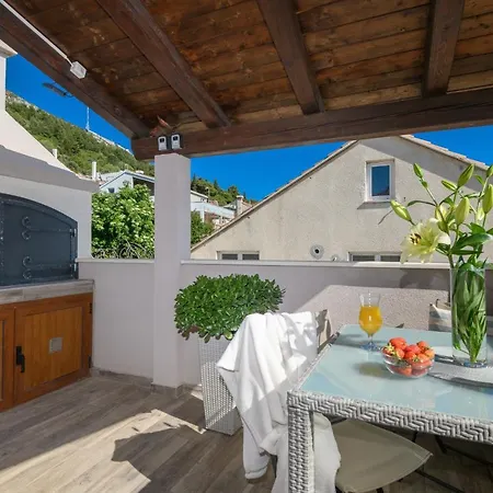 Inat Guest house